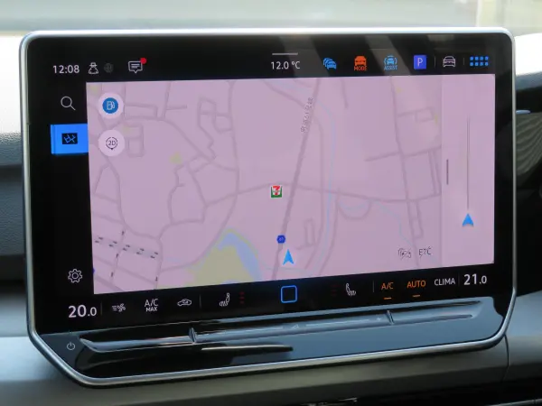 Volkswagen Golf eTSI Active 8.5 One-Owner Company Car Non-Smoking DiscoverPro App-Connect (Apple CarPlay Android Auto) Dynamic Cornering Light Dynamic Light Assist IQ.LIGHT Lane Change Assist R Traffic Alert (Granadilla Black Metallic) — photo 9