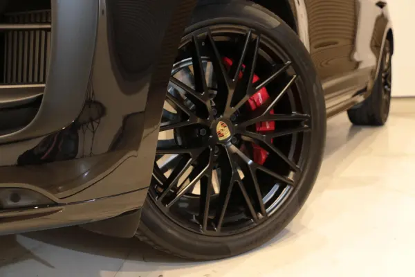 2022 Porsche Macan — photo 3