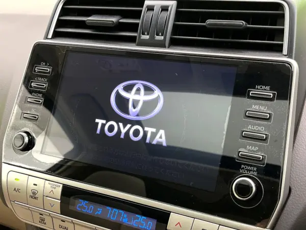 Toyota Land Cruiser Prado 2.7 TX 4WD Moon Roof Genuine Navigation Panoramic View Monitor Radar Cruise Control Automatic High Beam LED Headlights Bluetooth ETC Power Seat Smart Key (White Pearl Crystal Shine) — photo 7