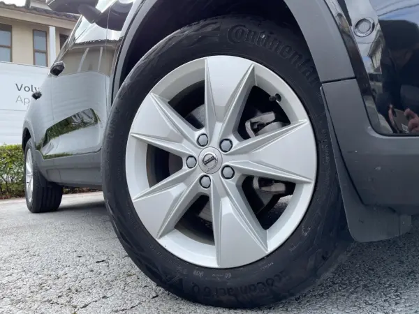 Volvo XC40 Plus B4 AWD 4WD with Google Navigation, 360° View Camera, Power Tailgate, Memory Power Seats, Steering Heater, Pilot Assist, Genuine 18-inch Alloy Wheels, LED Headlights (Onyx Black Metallic) — photo 9