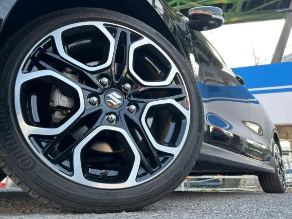 Suzuki Swift Sport 1.4 6-Speed MT 360 Camera Blind Spot Monitor Genuine SD Navi ETC Non-Smoking Push Start Seat Heater LED Headlights Genuine Leather-Wrapped Steering Wheel Genuine 17-inch Alloy Wheels (Super Black Pearl) — photo 9