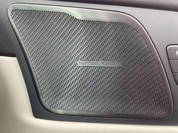 Volvo XC60 B5 AWD Inscription 4WD harman/kardon CarPlay Steering Heater All-Seat Rear Seat Heater Seat Ventilation Seat Massage Head-Up Display Nappa Leather Hands-Free Tailgate (Crystal White Pearl) — photo 8