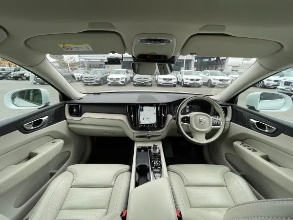 2021 Volvo Xc60 — photo 2