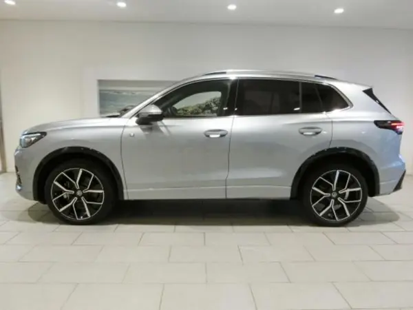 Volkswagen Tiguan TDI 4Motion R-Line Diesel Turbo 4WD Leather Seat Package Certified Used Car Warranty (Oyster Silver Metallic) — photo 7