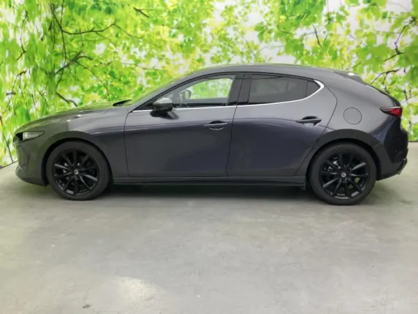 2022 Mazda 3 Fastback — photo 2