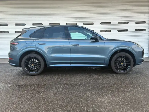 Porsche Cayenne 3.0 Tiptronic S 4WD with Seat Heaters, 20-inch Alloy Wheels, Digital TV Tuner, Rear Seat Entertainment System, Porsche Logo Mats — photo 9