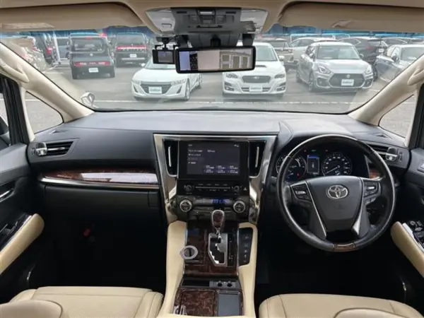 2022 Toyota Alphard — photo 2