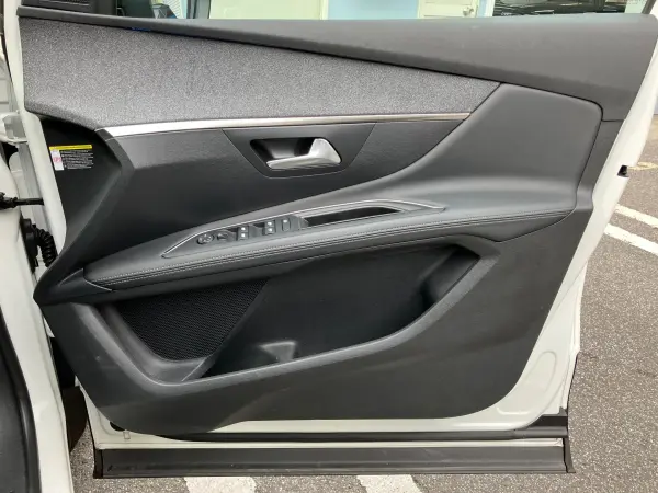 Peugeot 3008 BlueHDi Clean Edition Diesel Turbo Certified Used Car Apple CarPlay Active Cruise Control Steering Paddle Shift Blind Spot Monitor Backup Camera Wireless Charger Drive Recorder Corner Sensors ETC On-board Unit (Pearl White) — photo 9