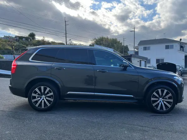 Volvo XC90 B6 AWD Inscription 4WD Fine Nappa Genuine Leather Seats 20-inch Alloy Second Row Seat Heaters Non-smoking Vehicle Steering Wheel Heater 360-degree Monitor Pilot Assist Full-speed Adaptive Cruise Control Ventilated Seats LED Lights Power Tailgate (Pine Grey Metallic) — photo 9