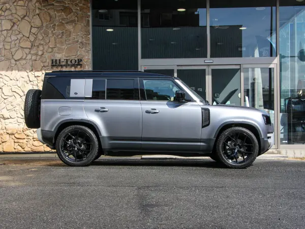 2023 Landrover Defender — photo 2