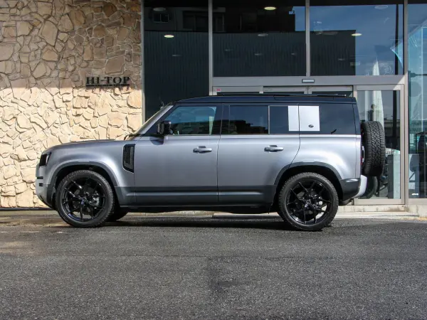 2023 Landrover Defender — photo 3