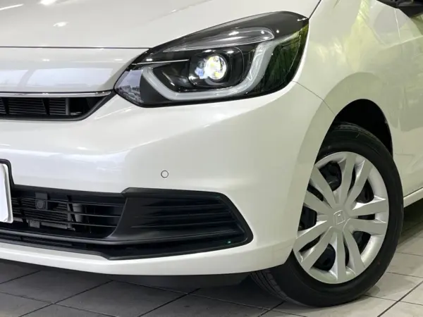 Honda Fit 1.5 e:HEV Home, Late Model, Non-Smoking, Genuine 9-inch Navi, Backup Camera, Front/Rear Dashcam, ETC, Honda Sensing, Smart Key, LED Headlights, Auto High Beam, Auto Lights, Auto Air Conditioning, Bluetooth (Platinum White Pearl) — photo 8