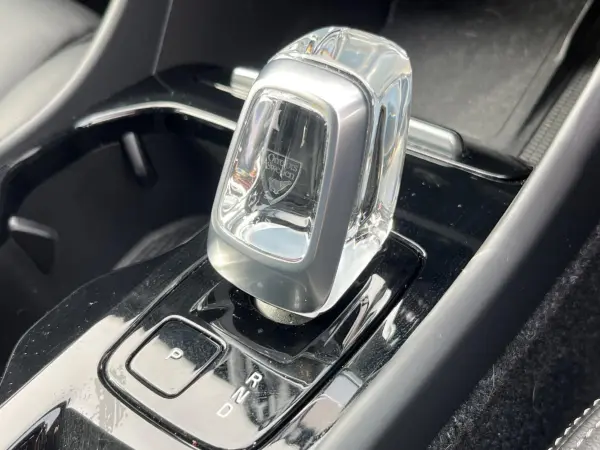 2023 Volvo Xc40 — photo 3