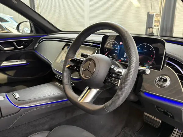 Mercedes-Benz E-Class E220 d Avantgarde (ISG) Diesel Turbo MP202502 Demo Car AMG Line 360 Camera Memory Power Seat Seat Heater Ambient Light Foot Trunk Opener Radar Safety Package Apple Car Play Mercedes Care Inherited Non-Smoking LED (Obsidian Black) — photo 8