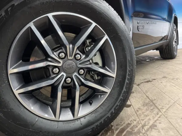 Jeep Grand Cherokee WK 10th Anniversary Edition 4WD — photo 9