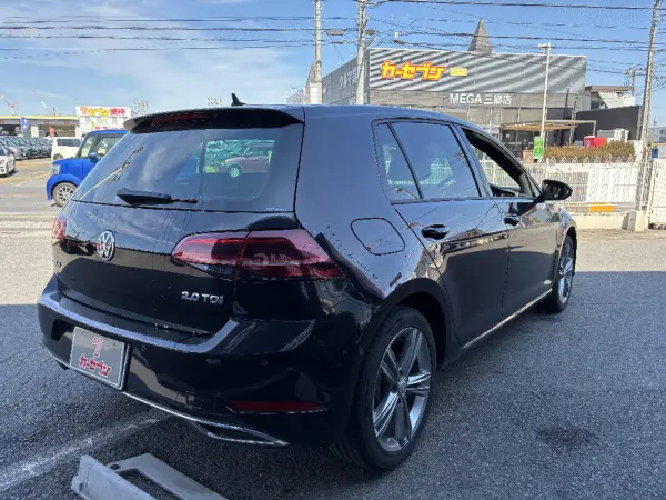 2019 Volkswagen Golf — photo 2