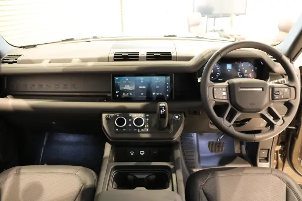 2023 Landrover Defender — photo 2