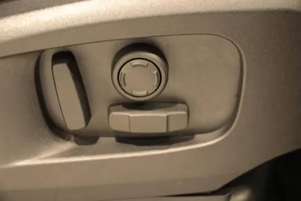 Land Rover Defender 110 X Dynamic SE 3.0L D300 Diesel Turbo 4WD — photo 9