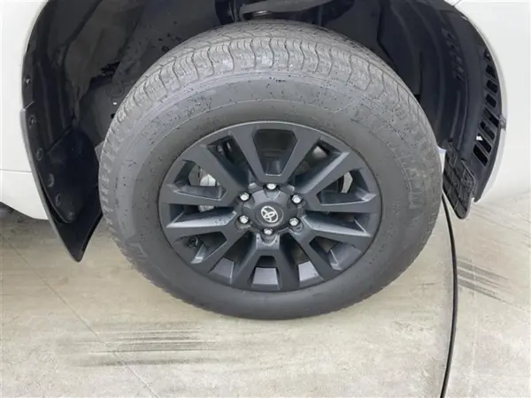 Toyota Land Cruiser Prado 2.7 TX L Package Matte Black Edition 4WD with Genuine 9-inch Navi, Sunroof, Roof Rails, Panoramic View Monitor, LED Headlights, Built-in ETC2.0, Seat Heater, Ventilation, Auto High Beam, Power Seats, Collision Mitigation Braking, Drive Recorder (White Pearl Crystal Shine:070) — photo 9