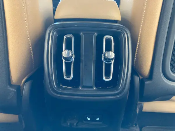 Volvo XC40 B4 AWD Inscription 4WD Brown Leather Seats Seat Heater Genuine Navigation Full-Seg TV USB Bluetooth ETC Lane Keep Aid Road Sign Information Driver Alert High Beam Assist Park Assist Cross Traffic (Pebble Grey Metallic) — photo 9