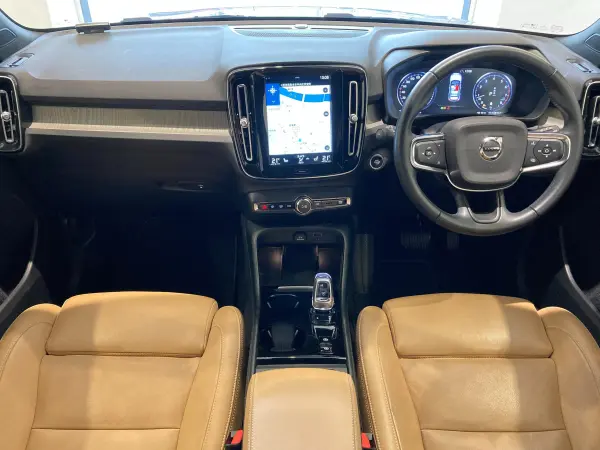2020 Volvo Xc40 — photo 2