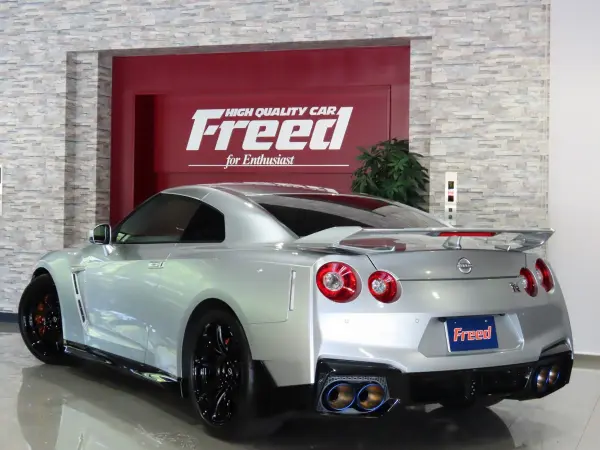 Nissan GT-R 3.8 Track Edition engineered by NISMO 4WD 2024 Model NISMO Carbon Back Bucket Seats Alcantara Wrapped Steering Wheel Dimpled Genuine Leather Wrapped Shift Knob Privacy Glass Exclusive AW NISMO Racing Black Front Mechanical LSD Exclusive Suspension Exclusive High Rigidity Body (Ultimate Metal Silver 4 Coat M) — photo 7