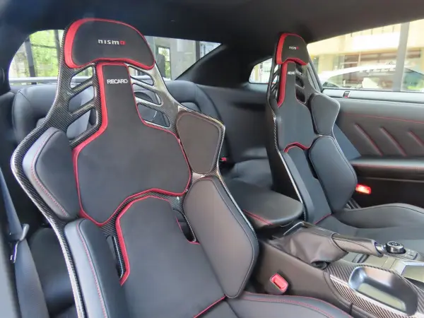 2024 Nissan Gt-r — photo 2