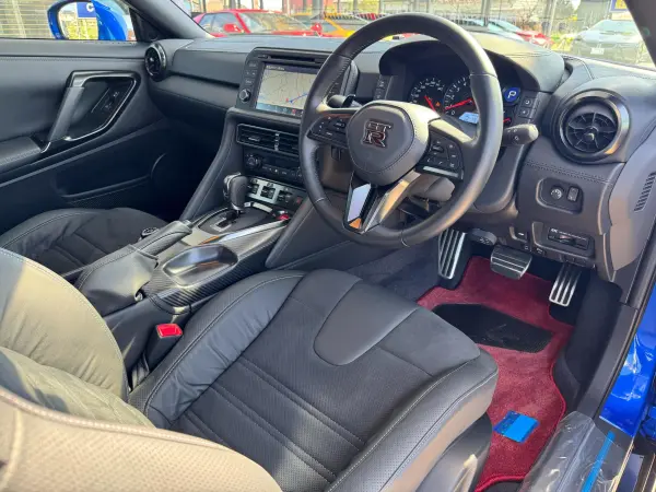 Nissan GT-R 3.8 Pure Edition 4WD One Owner New Car Warranty SRS Side Airbag & SRS Curtain Airbag Privacy Glass Rays Forged Aluminum Wheels Apple CarPlay B Camera (Wangan Blue) — photo 8