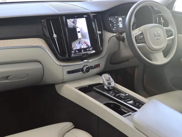 2021 Volvo Xc60 — photo 2