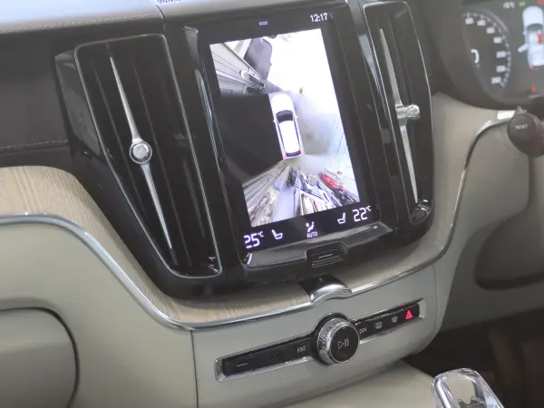 2021 Volvo Xc60 — photo 3