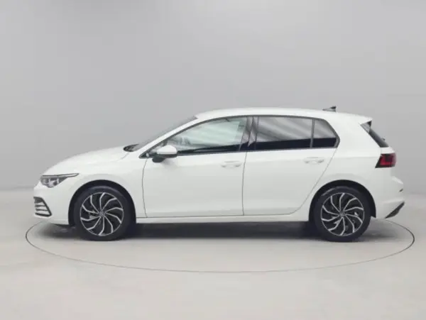2023 Volkswagen Golf — photo 2