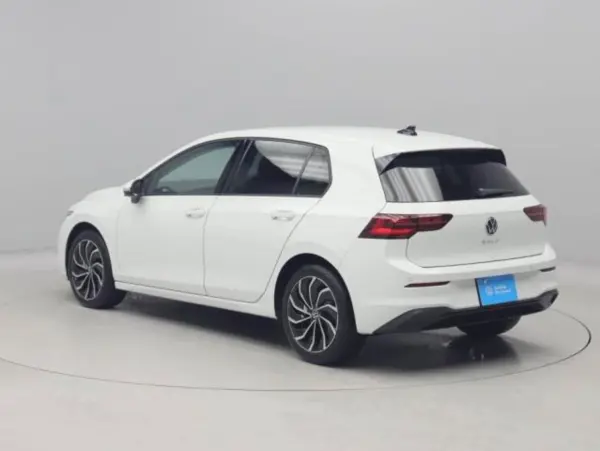 2023 Volkswagen Golf — photo 3