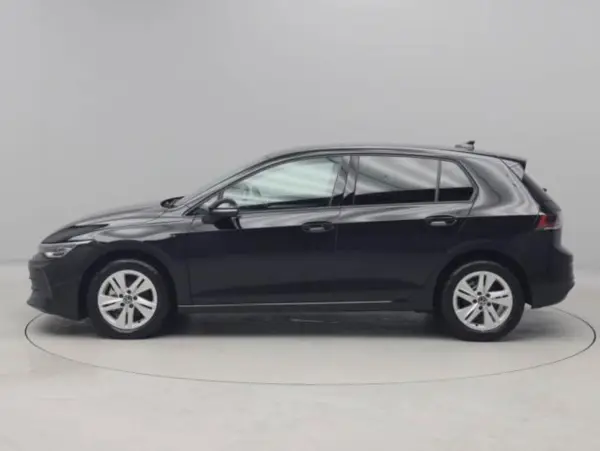 2025 Volkswagen Golf — photo 2