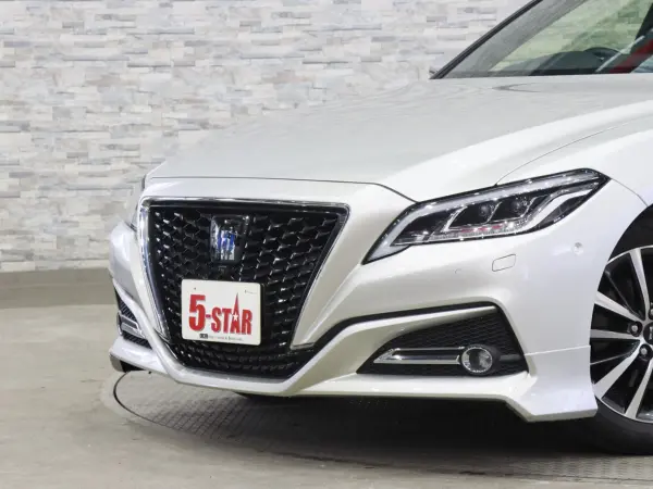 2019 Toyota Crown — photo 2