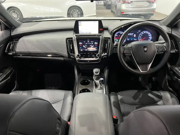 Toyota Crown Hybrid 2.5 G — photo 8