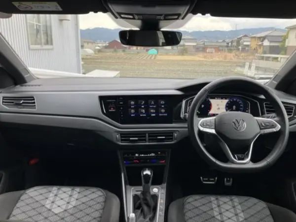 2025 Volkswagen Polo — photo 2