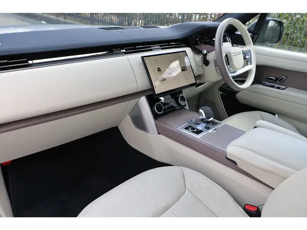 Land Rover Range Rover SE 3.0L D300 Standard Wheelbase Diesel Turbo 4WD Hakuba Silver Beige Leather OP23-inch AW 23-inch Spare AW Fixed Panoramic Roof SV Spoke Wood Steering Seat Heater/Ventilation Meridian Sound One Owner New Car Warranty (Hakuba Silver) — photo 8