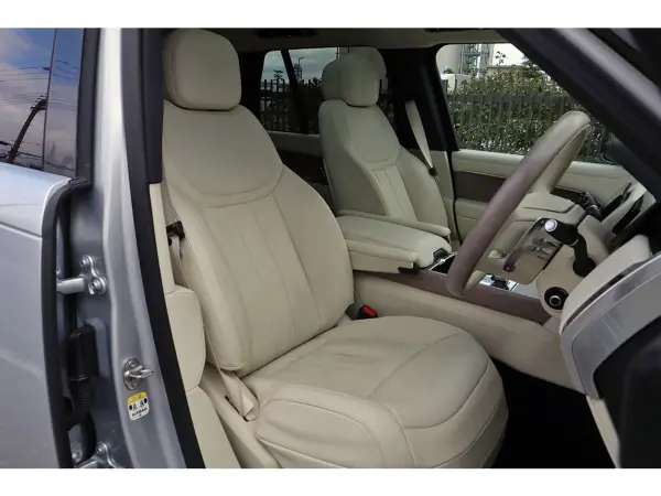 Land Rover Range Rover SE 3.0L D300 Standard Wheelbase Diesel Turbo 4WD Hakuba Silver Beige Leather OP23-inch AW 23-inch Spare AW Fixed Panoramic Roof SV Spoke Wood Steering Seat Heater/Ventilation Meridian Sound One Owner New Car Warranty (Hakuba Silver) — photo 9