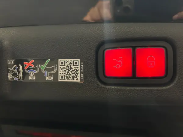 Mercedes-Benz E-Class E220 d Avantgarde AMG Line Package (ISG) Diesel Turbo MP202502 Demo Car/One Owner/360 Camera/Foot Trunk Opener/19-inch AMG Alloy Wheels/Genuine Leather Wrapped (Nappa Leather) Sports Steering Wheel/Apple CarPlay Android Auto/ARTICO Leather MICROCUT Seats (Obsidian Black) — photo 8