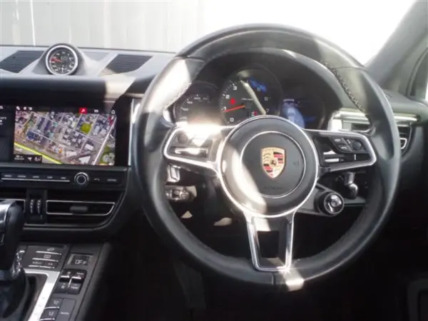 Porsche Macan PDK 4WD One Owner Porsche Active Safe Lane Assist Side Assist ACC Sport Chrono Package Entry & Drive PCM Navigation 360 Camera PASM Panorama SR Black Leather Seats Seat Heater 14-Way Power Seats (Silver) — photo 8