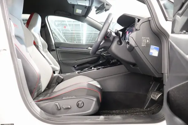 Volkswagen Golf GTI Leather Seats DCC (White) — photo 8
