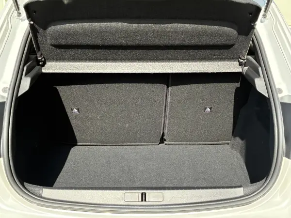 Peugeot 208 Allure Certified Used Car with Apple CarPlay, Active Cruise Control, Lane Positioning Assist, Steering Paddle Shift, Backup Camera, ETC Onboard Unit, Wireless Charging, Corner Sensors (Pearl White) — photo 7