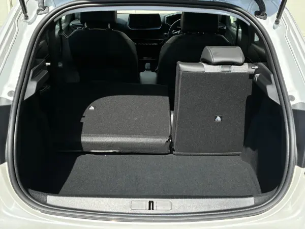 Peugeot 208 Allure Certified Used Car with Apple CarPlay, Active Cruise Control, Lane Positioning Assist, Steering Paddle Shift, Backup Camera, ETC Onboard Unit, Wireless Charging, Corner Sensors (Pearl White) — photo 8