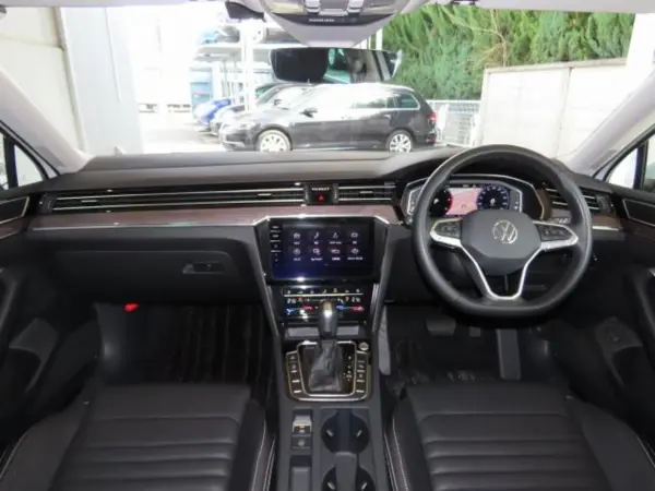 2024 Volkswagen Passat — photo 2