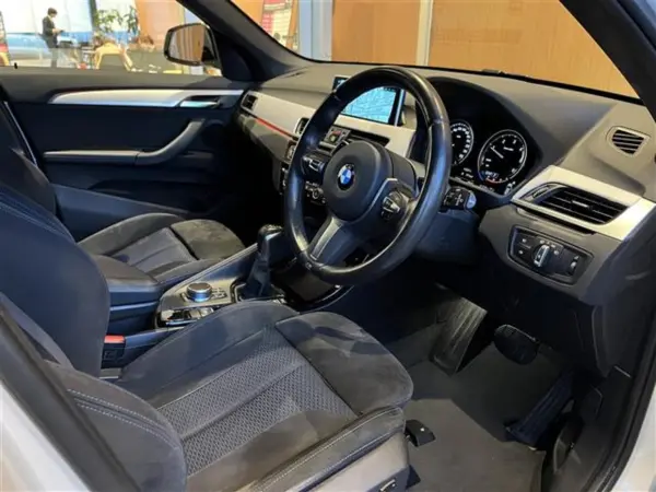 BMW X1 xDrive 18d M Sport 4WD with Collision Mitigation System, Lane Departure Warning, iDrive Navigation, Rear Camera, PDC, LED Headlights, Auto Lights, 19-inch Alloy Wheels, Seat Heaters, Comfort Access, Power Tailgate, Paddle Shifters, Idling Stop, Dashcam, ETC (Alpine White III) — photo 7