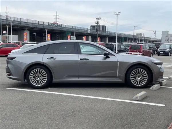 Toyota Crown 2.5 Z Hybrid Navigation 360 Camera Leather Seats Toyota Safety (Gun Metallic) — photo 9