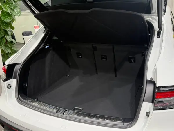 Porsche Macan PDK 4WD Certified Used / Sport Chrono / Leather Package / Seat Heater (White) — photo 7