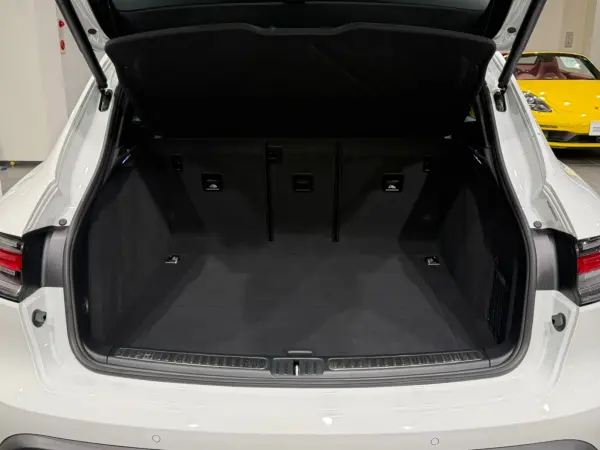 Porsche Macan PDK 4WD Certified Used / Sport Chrono / Leather Package / Seat Heater (White) — photo 8