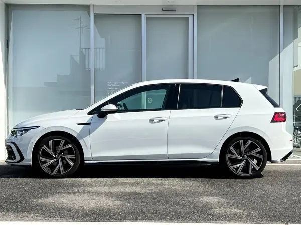 2023 Volkswagen Golf — photo 2