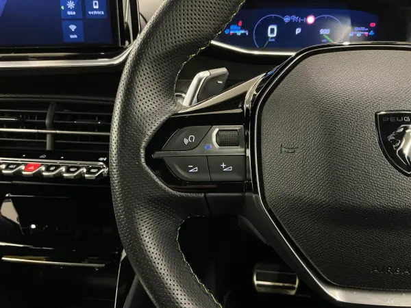 Peugeot 2008 GT 3D i-Cockpit 360 Camera Seat Heater Lane Keep Assist Active Safety Brake Road Sign Recognition Stop & Go Blind Spot Driver Attention Alert (Black) — photo 7